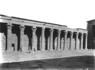 not known, Edfu (c.1890
[Estimated date.]) (Enlarged image size=28Kb)