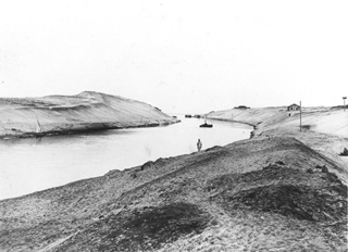not known, Suez Canal (c.1880
[Estimated date.]) (Enlarged image size=29Kb)