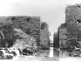 not known, Karnak (c.1890
[Estimated date.]) (Enlarged image size=39Kb)