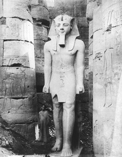 Peridis, Luxor (c.1890
[Estimated date.]) (Enlarged image size=42Kb)