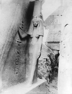Zangaki, G., Luxor (c.1890
[Estimated date.]) (Enlarged image size=34Kb)