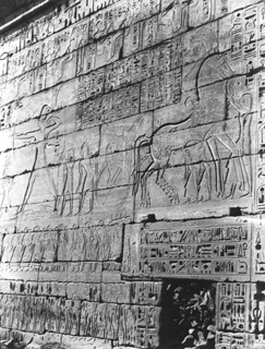 not known, The Theban west bank, Medinet Habu (c.1890
[Estimated date.]) (Enlarged image size=56Kb)