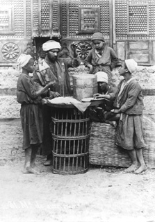 Sebah, J. P., People and scenes of daily life (before 1876
[In an album dated 1876.]) (Enlarged image size=40Kb)