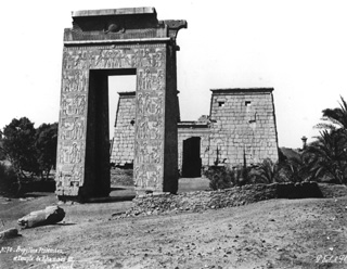 Sebah, J. P., Karnak (befopre 1876
[Gr. Inst. Library A 32 in an album dated 1876.]) (Enlarged image size=39Kb)