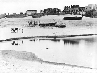 Sebah, J. P., Luxor (c.1875
[Estimated date.]) (Enlarged image size=32Kb)